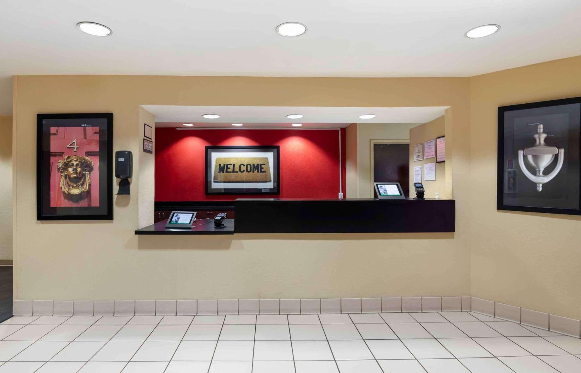 Suburban Studios Columbus Bradley Park Екстериор снимка