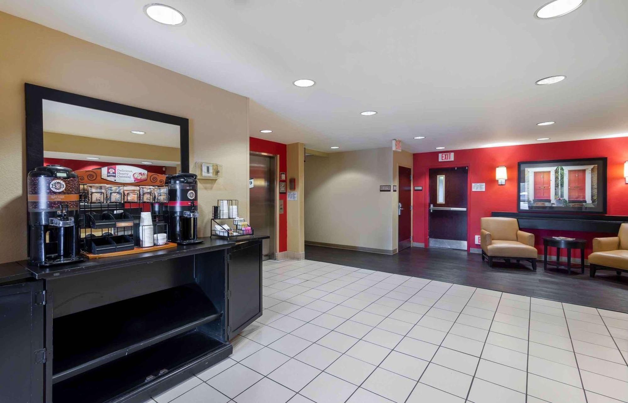 Suburban Studios Columbus Bradley Park Екстериор снимка