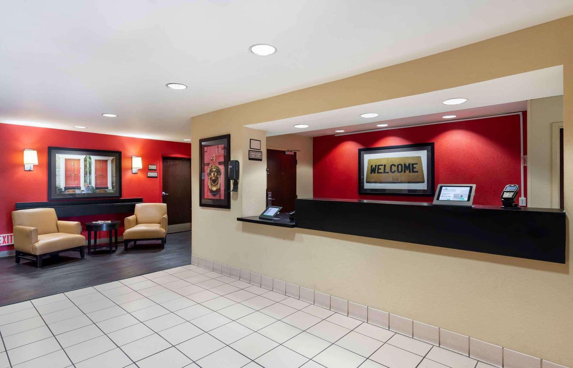 Suburban Studios Columbus Bradley Park Екстериор снимка