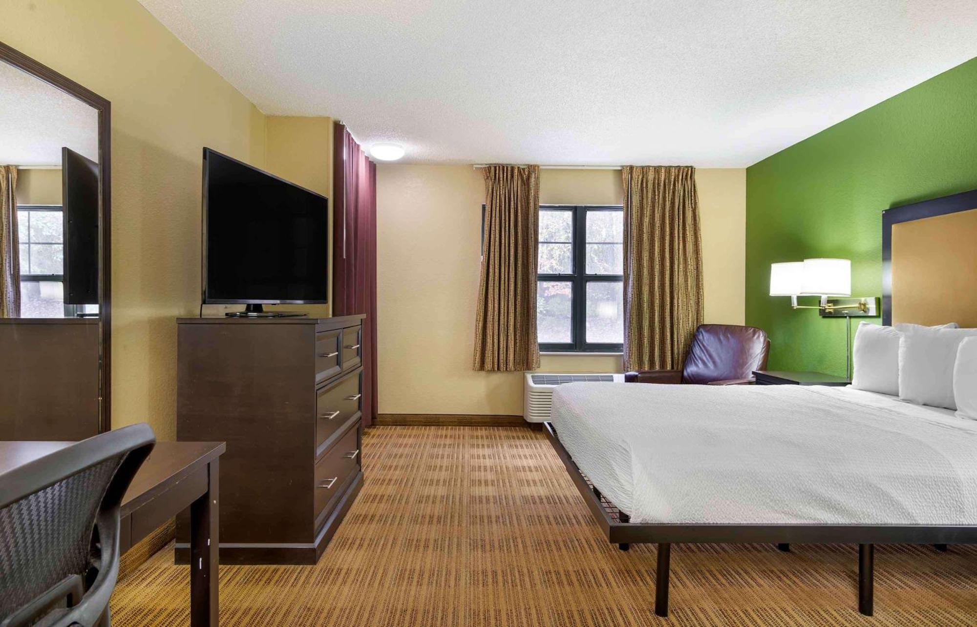 Suburban Studios Columbus Bradley Park Екстериор снимка