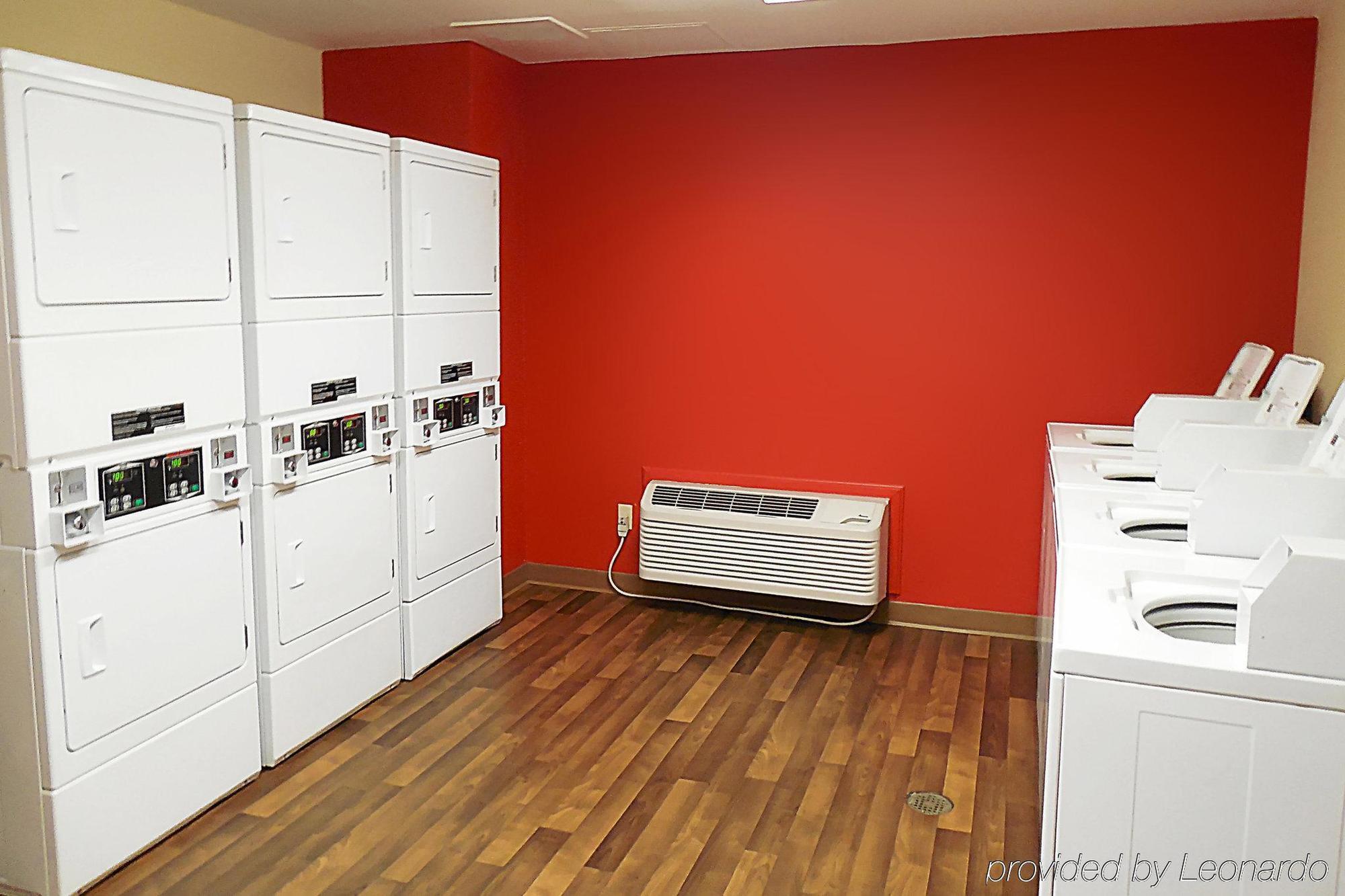 Suburban Studios Columbus Bradley Park Екстериор снимка