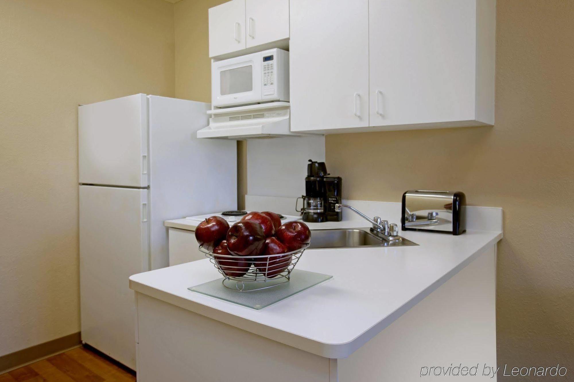 Suburban Studios Columbus Bradley Park Екстериор снимка