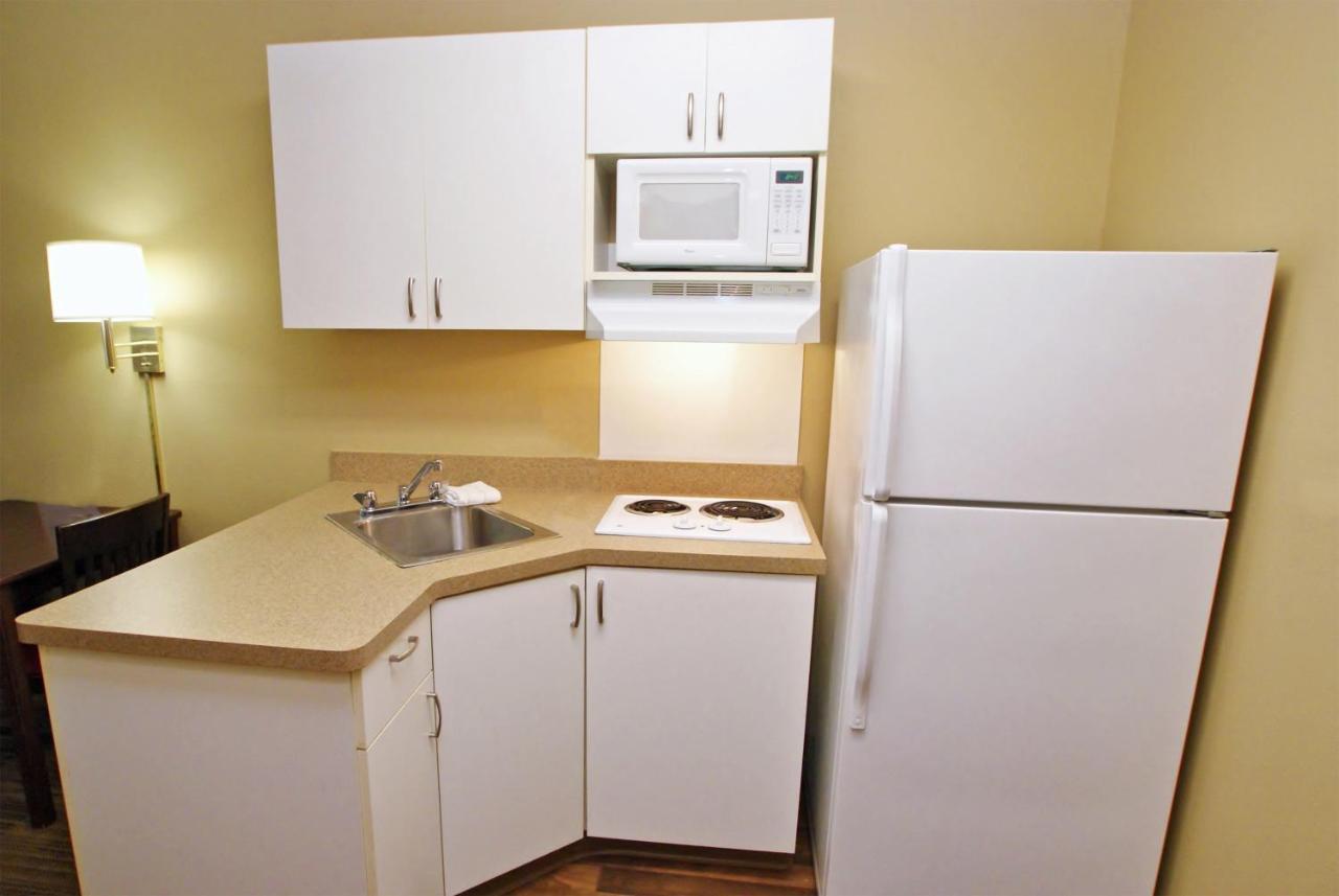 Suburban Studios Columbus Bradley Park Екстериор снимка